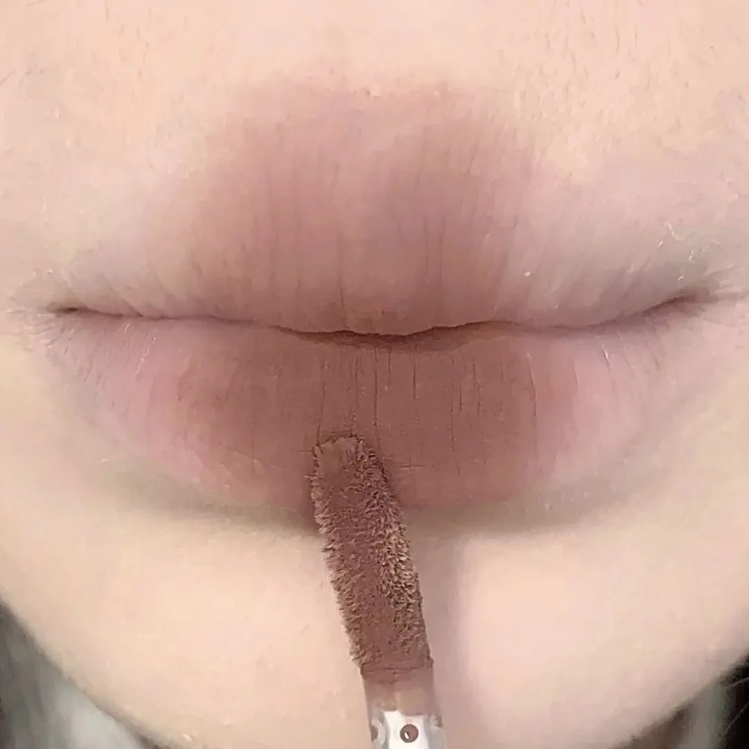 Tube Matte Lipstick, Waterproof and Sweatproof, Does Not Fade Or Remove Makeup, Can Be Used on Both Lips and Cheeks