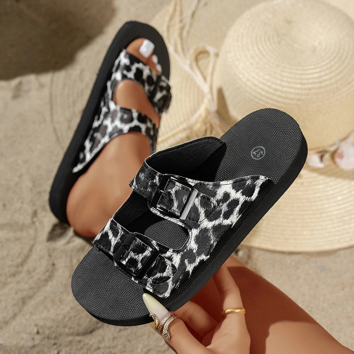 Summer Sexy Leopard Print Buckle Women's Sandals Beach Vacation Daily Walk Casual Fashion Versatile Soft Sole Flat Heel Slippers
