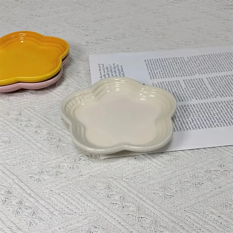 5.5'' Cat Feeding Flower Shaped Ceramic Disc Extra Wide Raised Cats Food Bowl Anti-vomiting Cat Feeder Pet Delicate Tableware