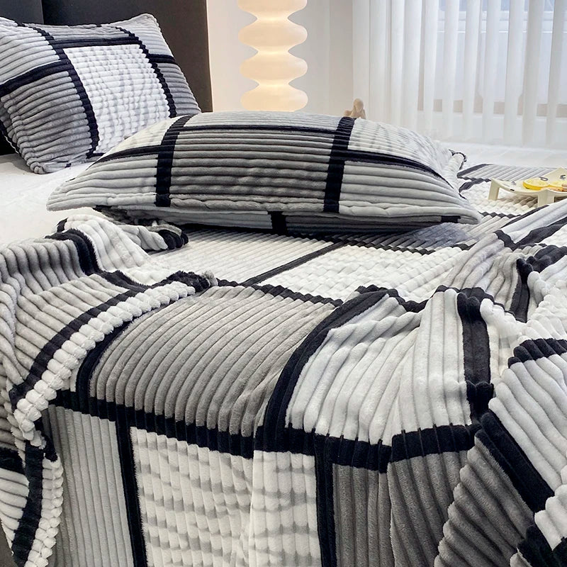 Plaid Plush Throw Blanket, Soft All-Season Blanket