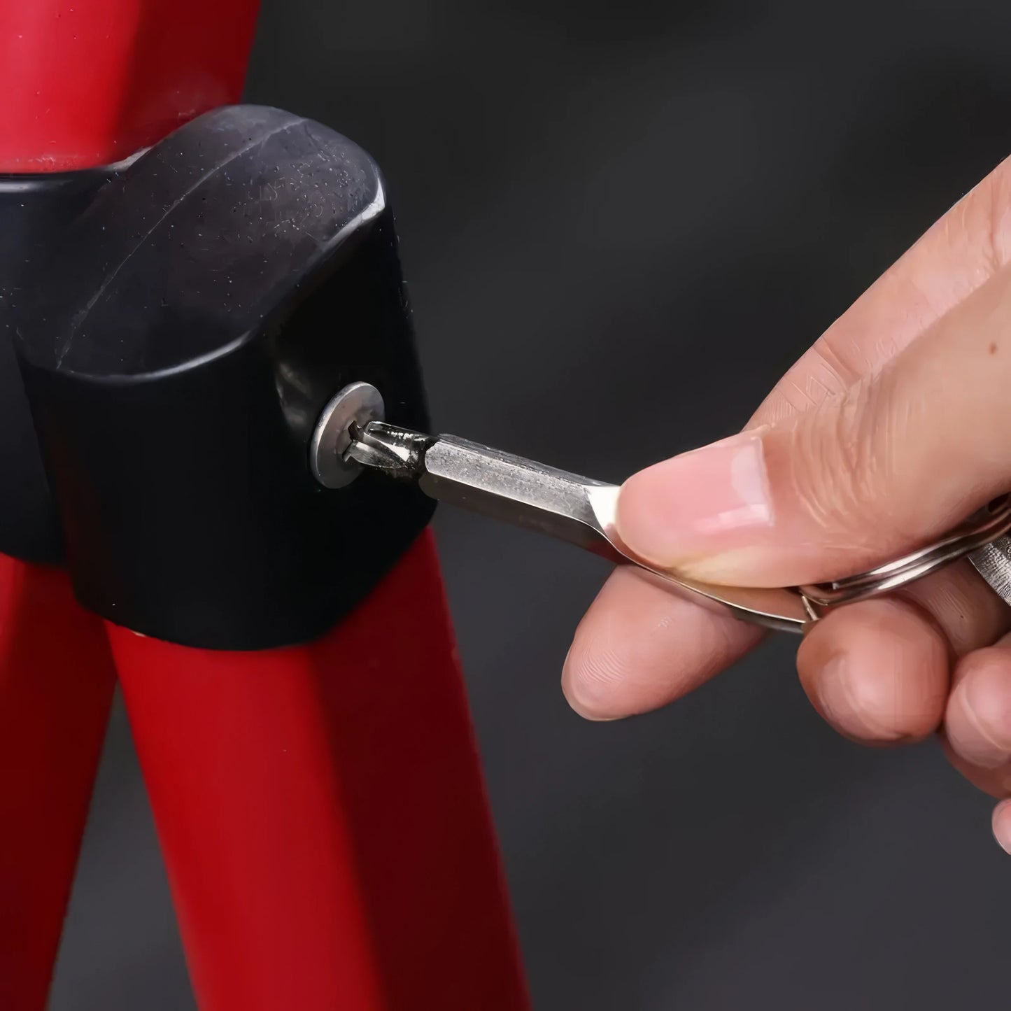 2/4 Keychain Screwdrivers in Black/silver, Multifunctional Mini Wrench Keychain, Suitable for Camping and Daily Wear