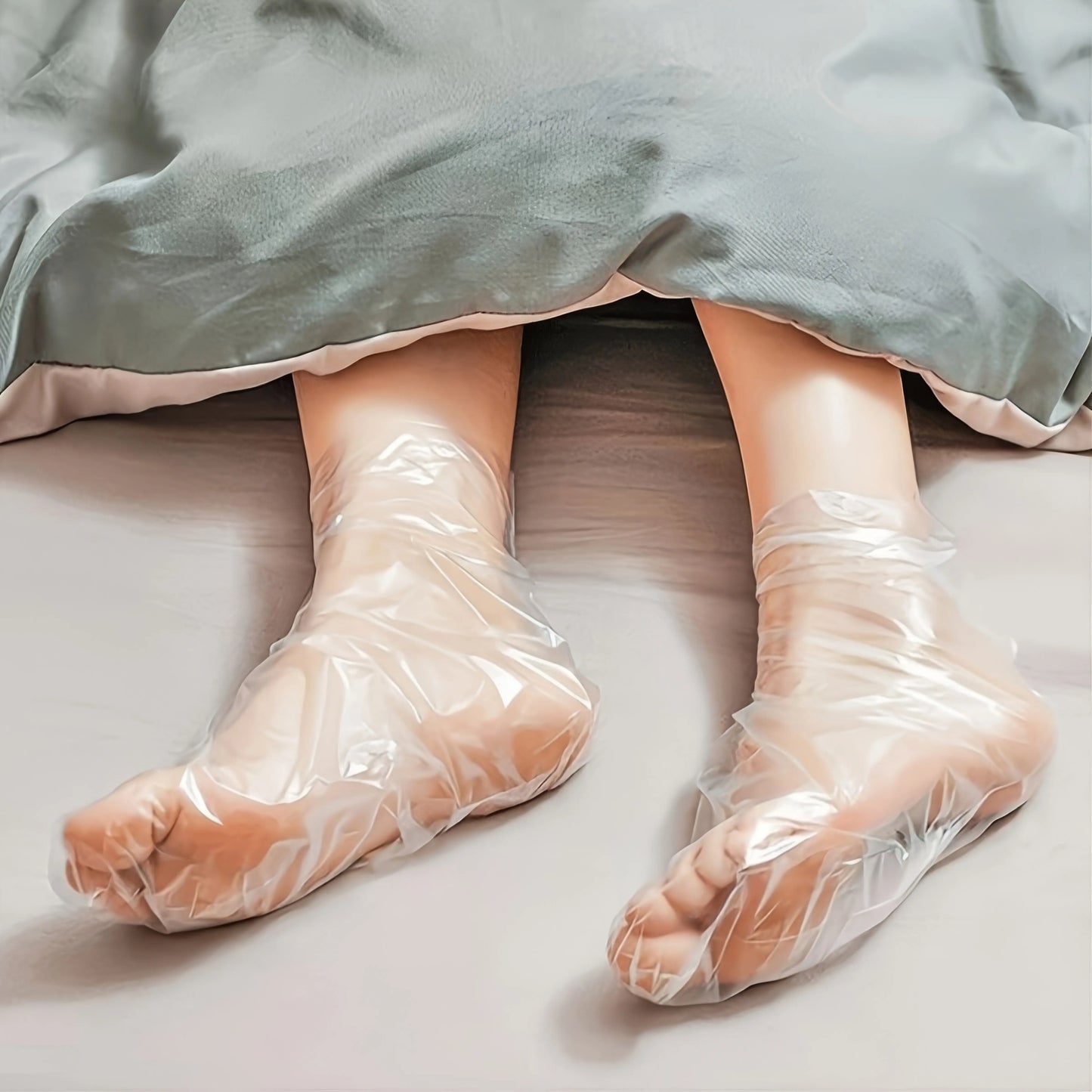 100 Disposable Transparent Foot Covers, Convenient Packaging, Comfortable Fit, Suitable for Travel and Daily Use