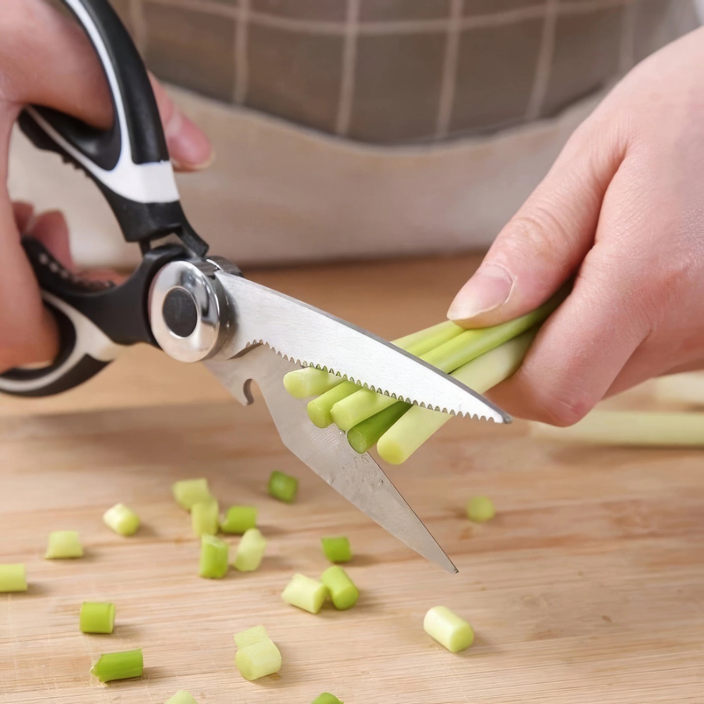 1/2 Multifunctional Kitchen Scissors in Black with Anti Slip Ergonomic Handle, Suitable for Fish and Barbecue Bones