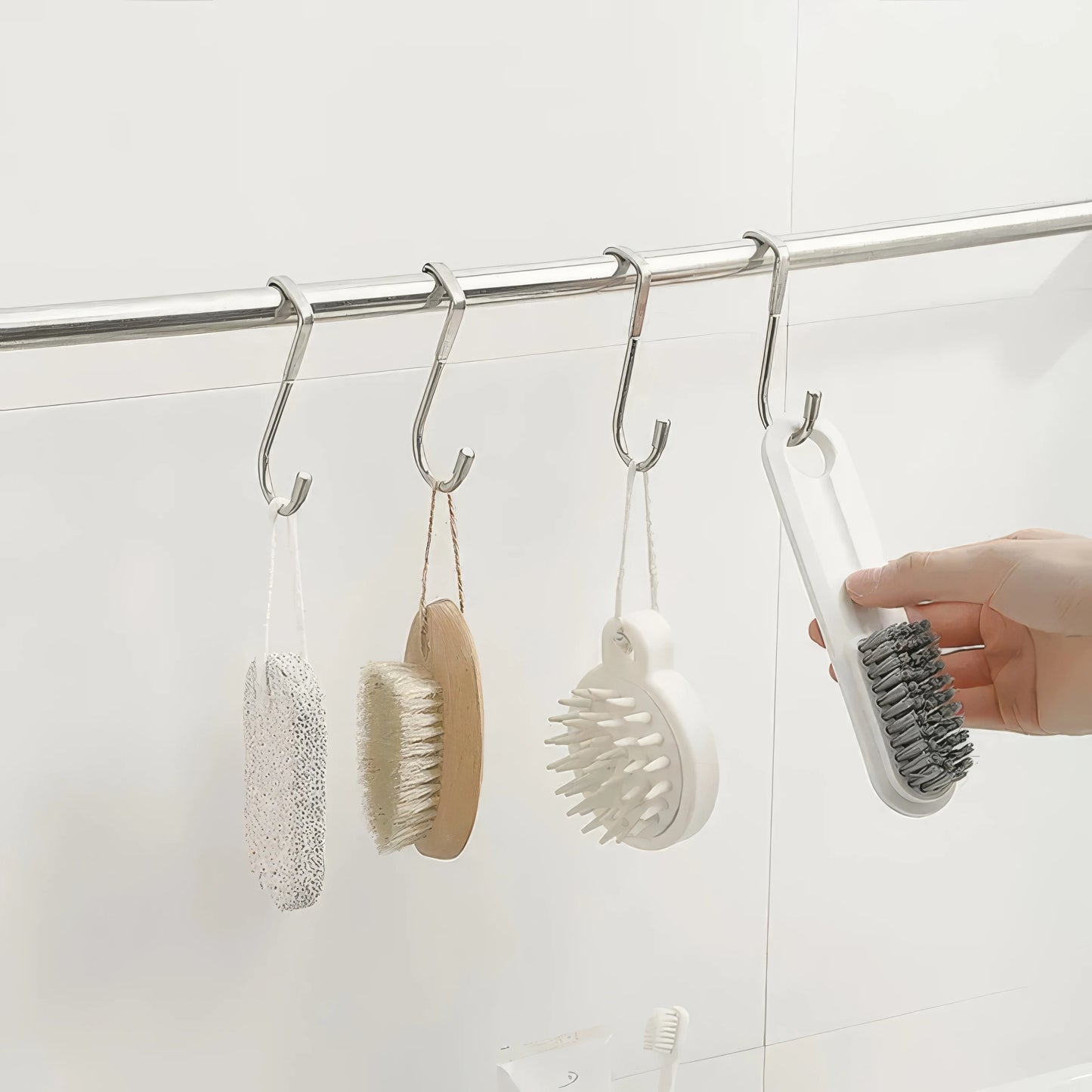 1 Piece of Metal Traceless Silver Hook, No Need for Screws/adhesives, Curved Design, Easy To Install, Suitable for Wardrobes