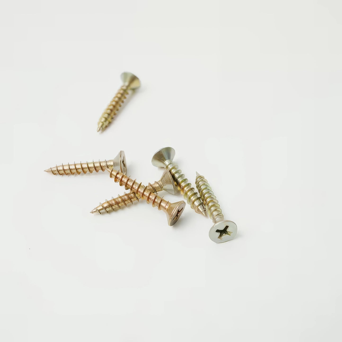 50/100 Self Tapping Screws in Golden Yellow, with A Flat Head Design, Suitable for Fences, Decks, and Wooden Stakes