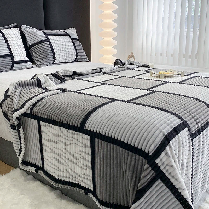 Plaid Plush Throw Blanket, Soft All-Season Blanket