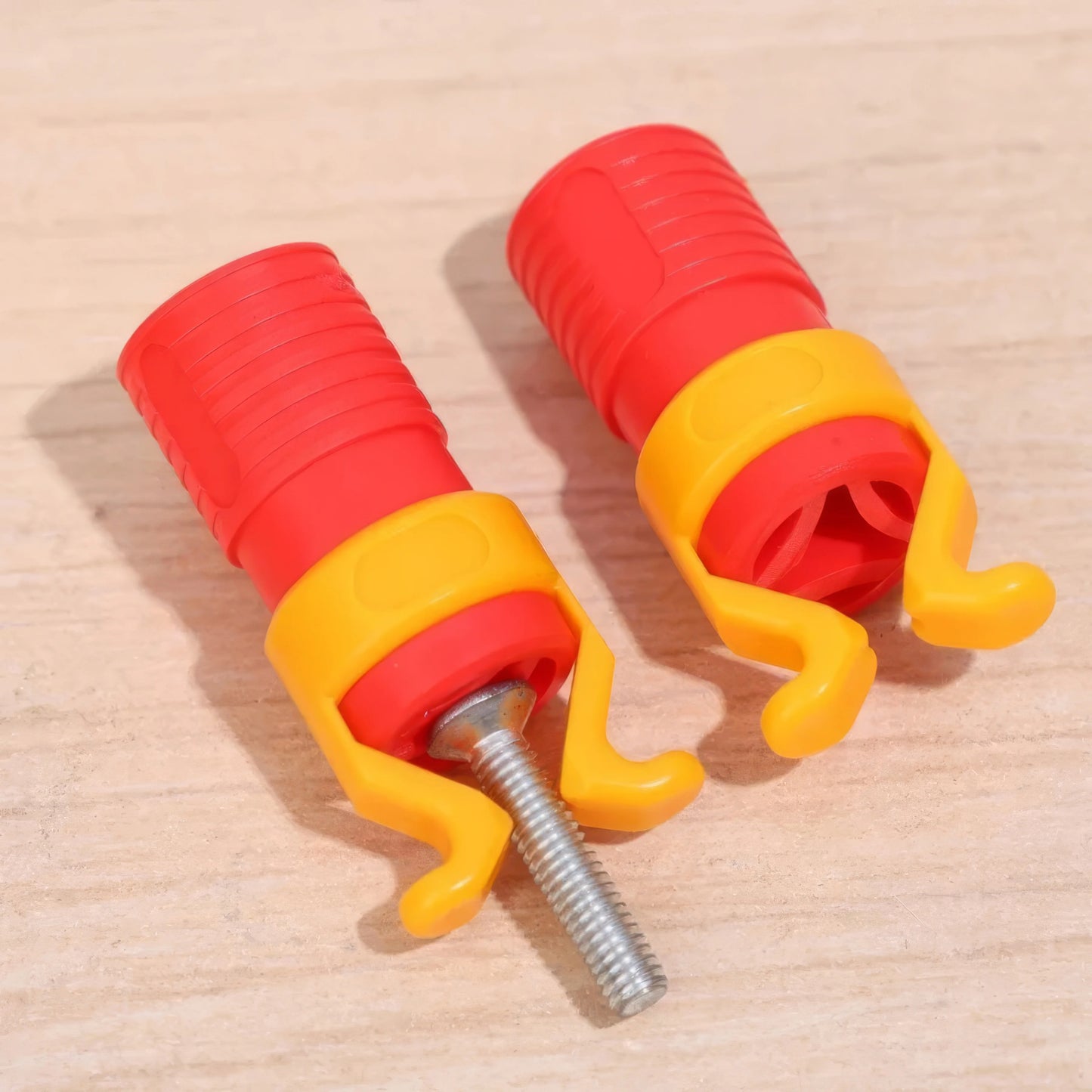 1/2 Piece Red Screw Holder, Manually Operated, Used As A Woodworking Tool for Screw and Drill Bit Clamps, Essential Tool