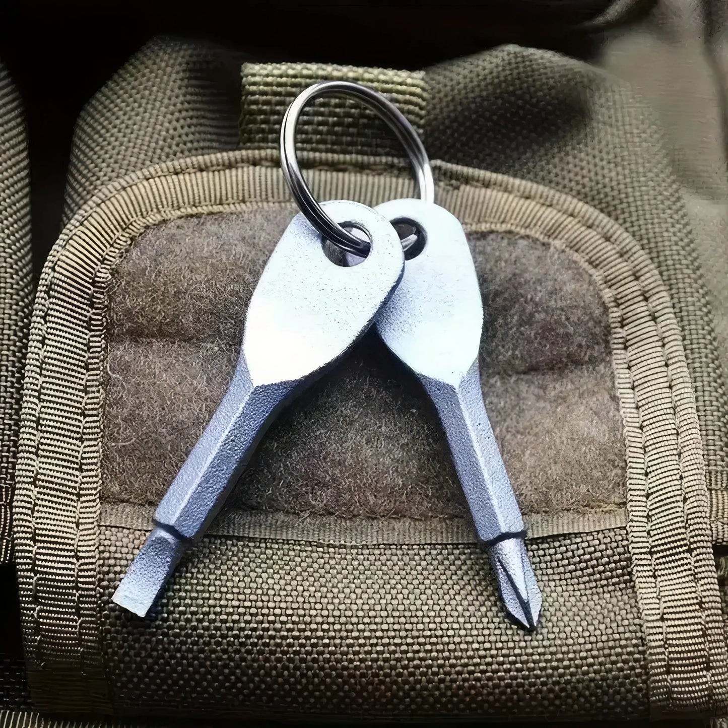 2/4 Keychain Screwdrivers in Black/silver, Multifunctional Mini Wrench Keychain, Suitable for Camping and Daily Wear
