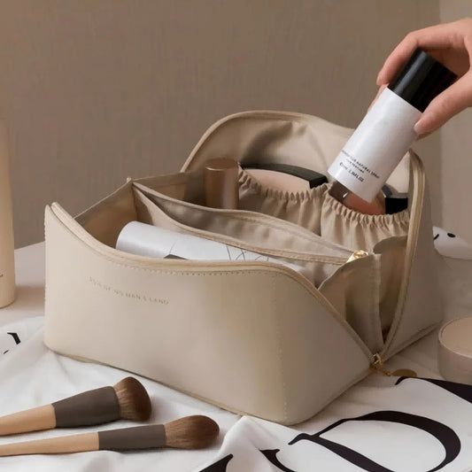 Large Capacity Waterproof Makeup Bag White Portable Spacious Organizer with Compartments Travel Cosmetic Pouch with Handle And Divider