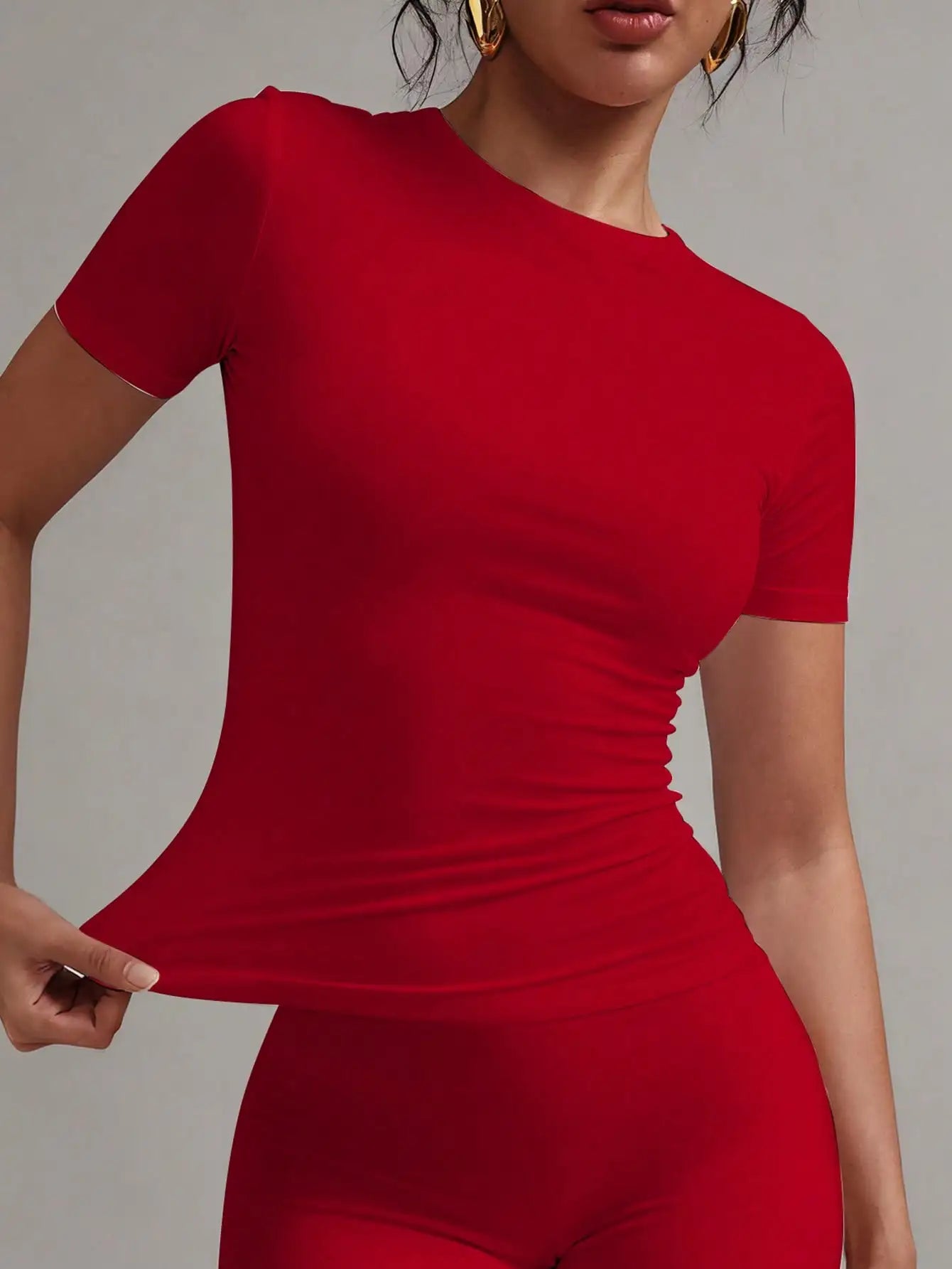 Women's Fitted Round-Neck T-Shirt — Solid Short-Sleeve Summer Tee
