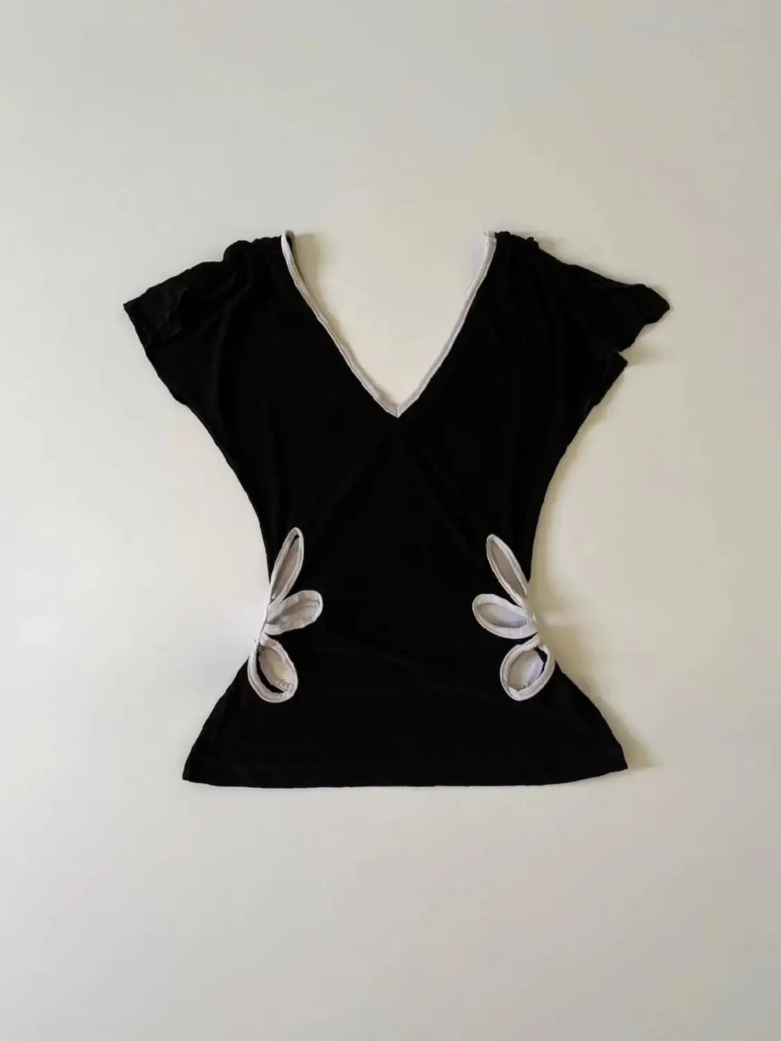 Women's Vintage Harajuku V-Neck Backless Crop T-Shirt – Grunge Y2K Patchwork Subculture Tee