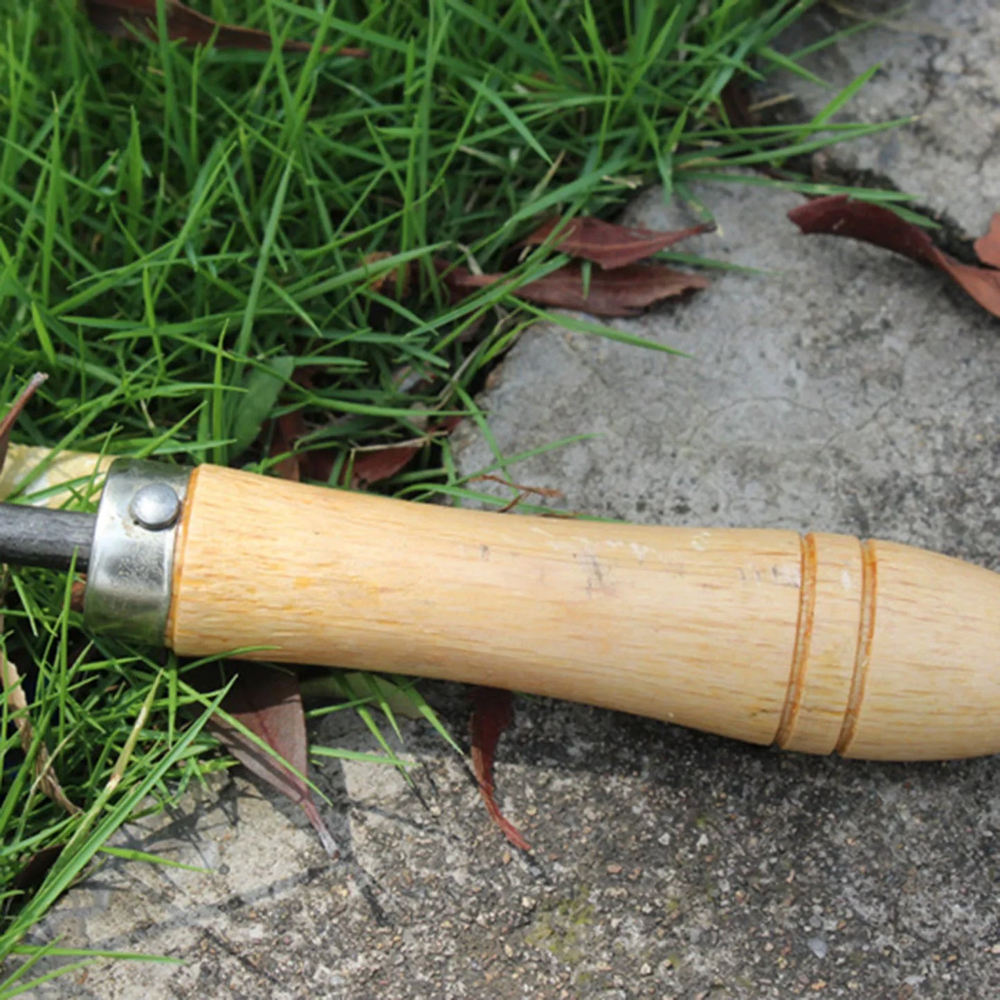 Multifunctional Garden Hoe – Wooden-Handle Digging & Weeding Tool for Planting Vegetables & Flowers