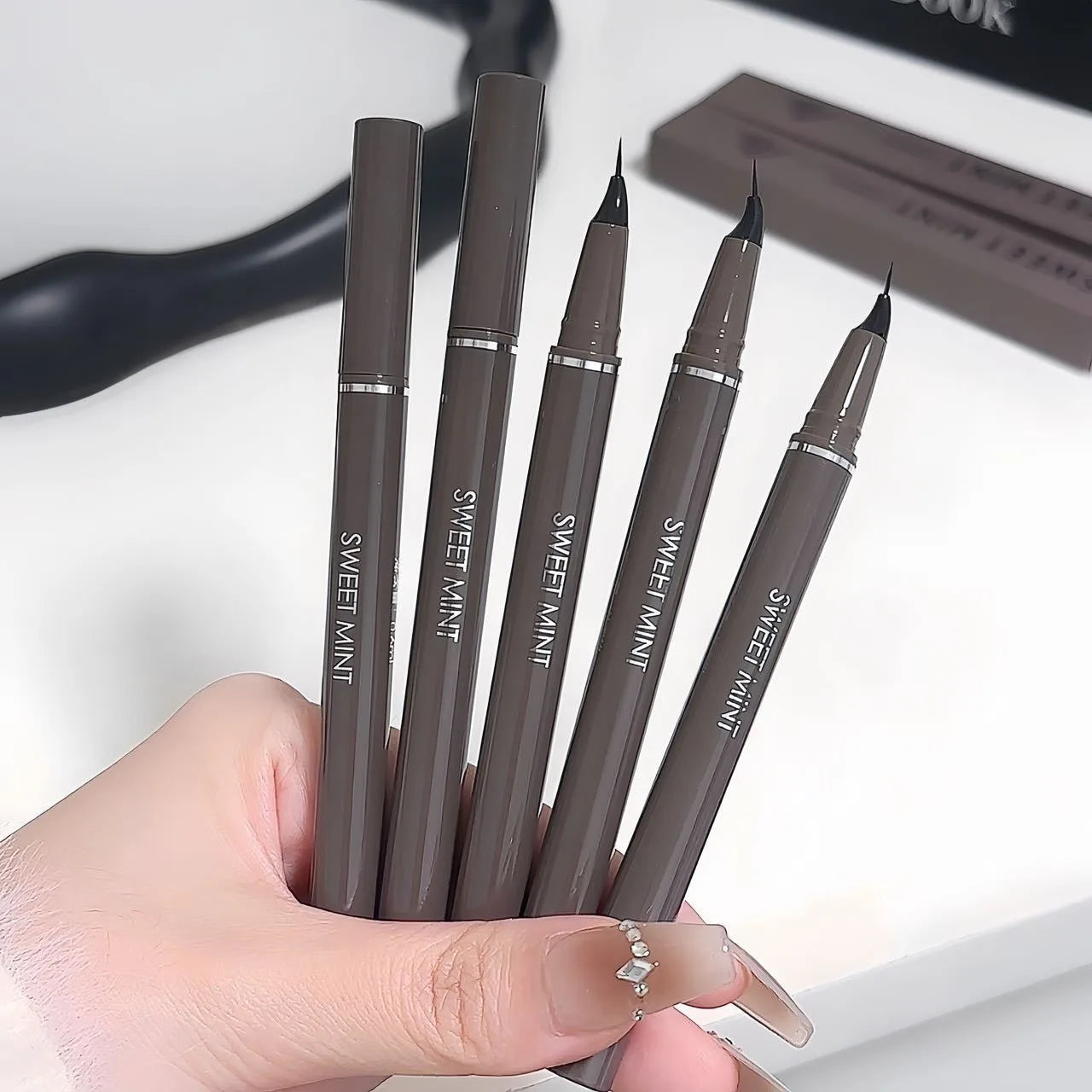 Curved Eyeliner Pen Quick Dry Liquid Eye Liner Easy To Draw Ultra-fine Lying Silkworm Pencil Black Brown Lower Eyelash Makeup