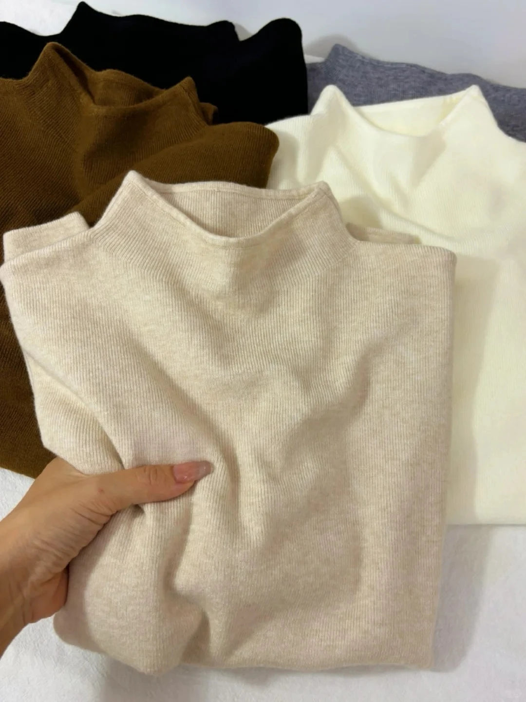 Women's vintage turtleneck sweater — view 7 of 20