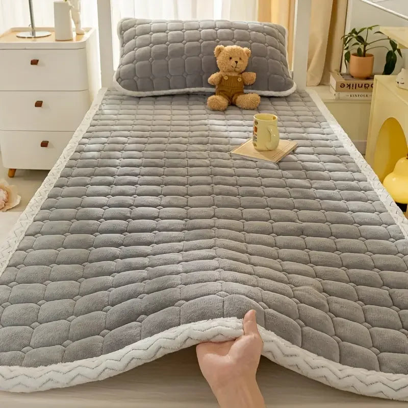 Milk Velvet Mattress Pad Soft Breathable Bedding Protector Queen Size Comfortable Quilted Top Mattress Cover