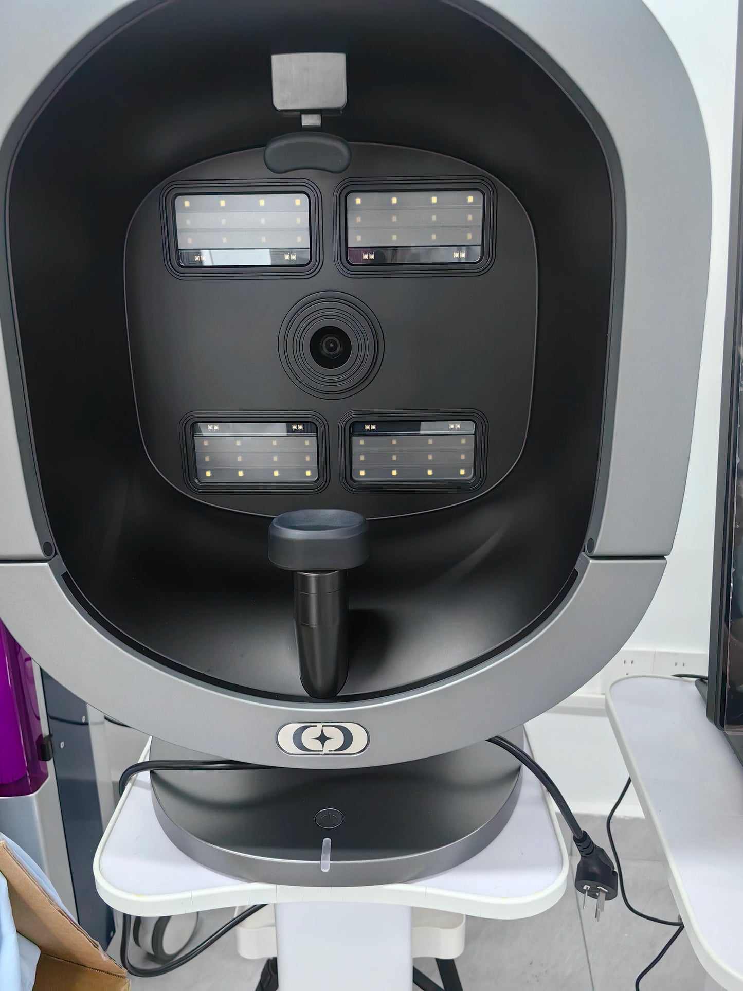 Professional 3D Facial Skin Analyzer Scanner with Dermatoscope and Face Mirror for Skin Face Diagnostics Analysis Machine.