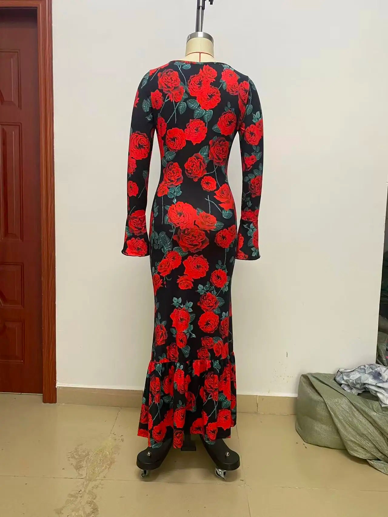Elegant Rose Print Fishtail Maxi Dress – Long Sleeve