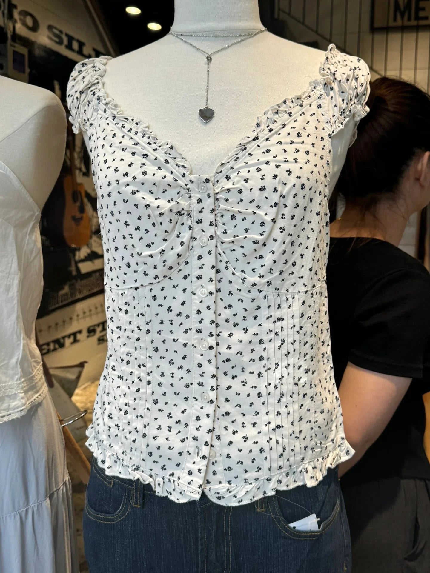 Ruffles White Basic Blouse Top for Woman Summer Folds Single Breasted Sleeveless Tank Tops Casual Cotton Vest Y2k Sweet Camisole