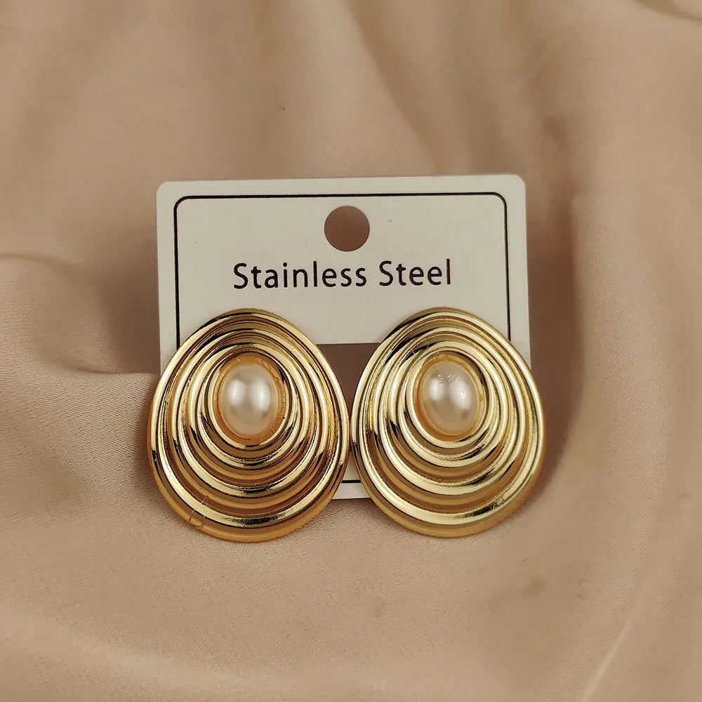 Charming heavy metal fan-shaped pearl 18K women's earrings, waterproof and non-fading stainless steel, wife gift
