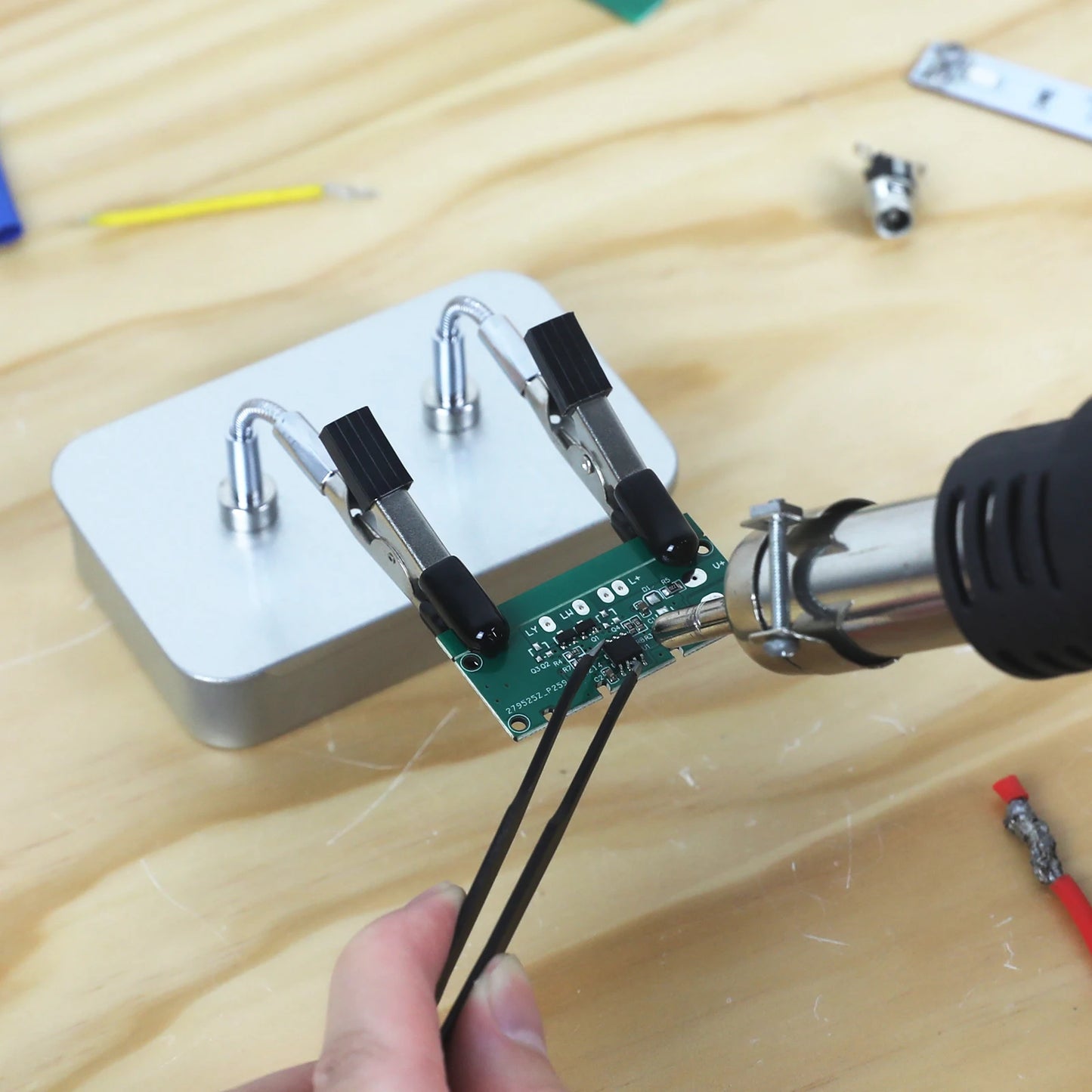 Soldering Helping Hands 4 Magnetic Universal Flexible Arm Welding Assistant PCB Clamp Thir Hand Welding Repair Tools