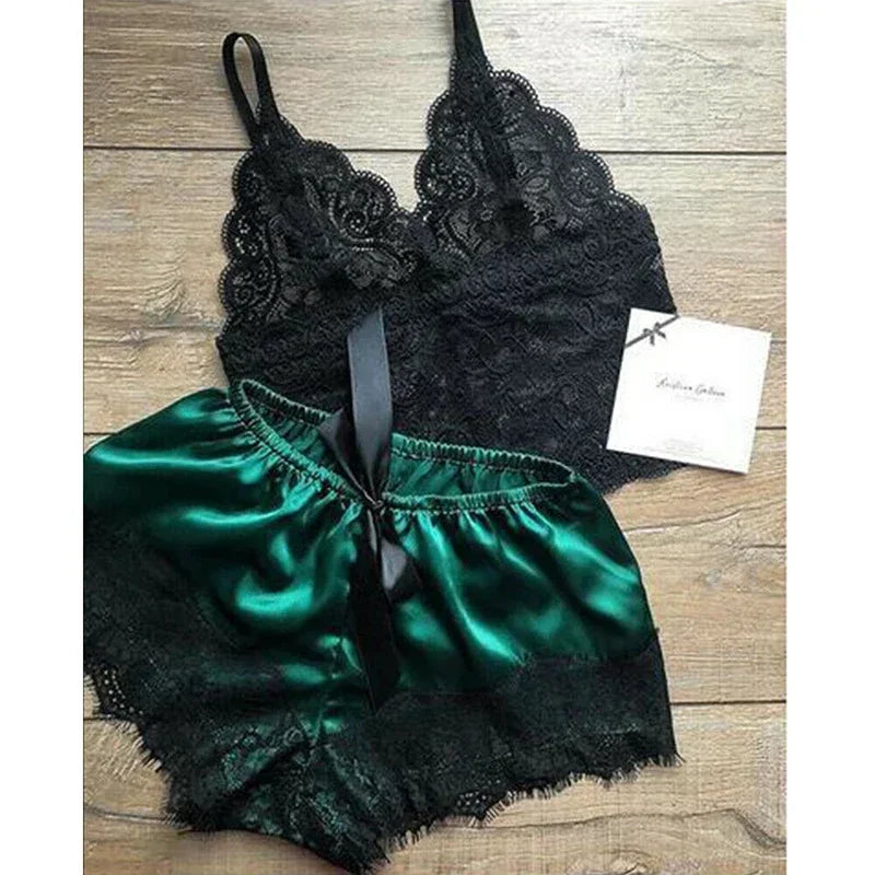 Women's Lace Sleeveless Pajama Set – V-Neck Top & Shorts Loungewear (S/M/L)