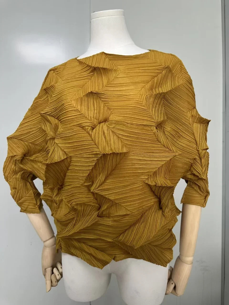 Miyake-Style Pleated T-Shirt - Women's Loose Round-Neck Summer Top
