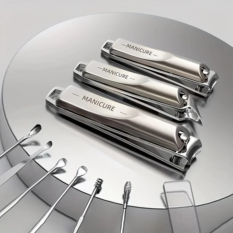 A Five-Piece Professional Manicure And Pedicure Set, Including Nail Clippers, an Ear Scoop, Comes with a Portable Storage Box