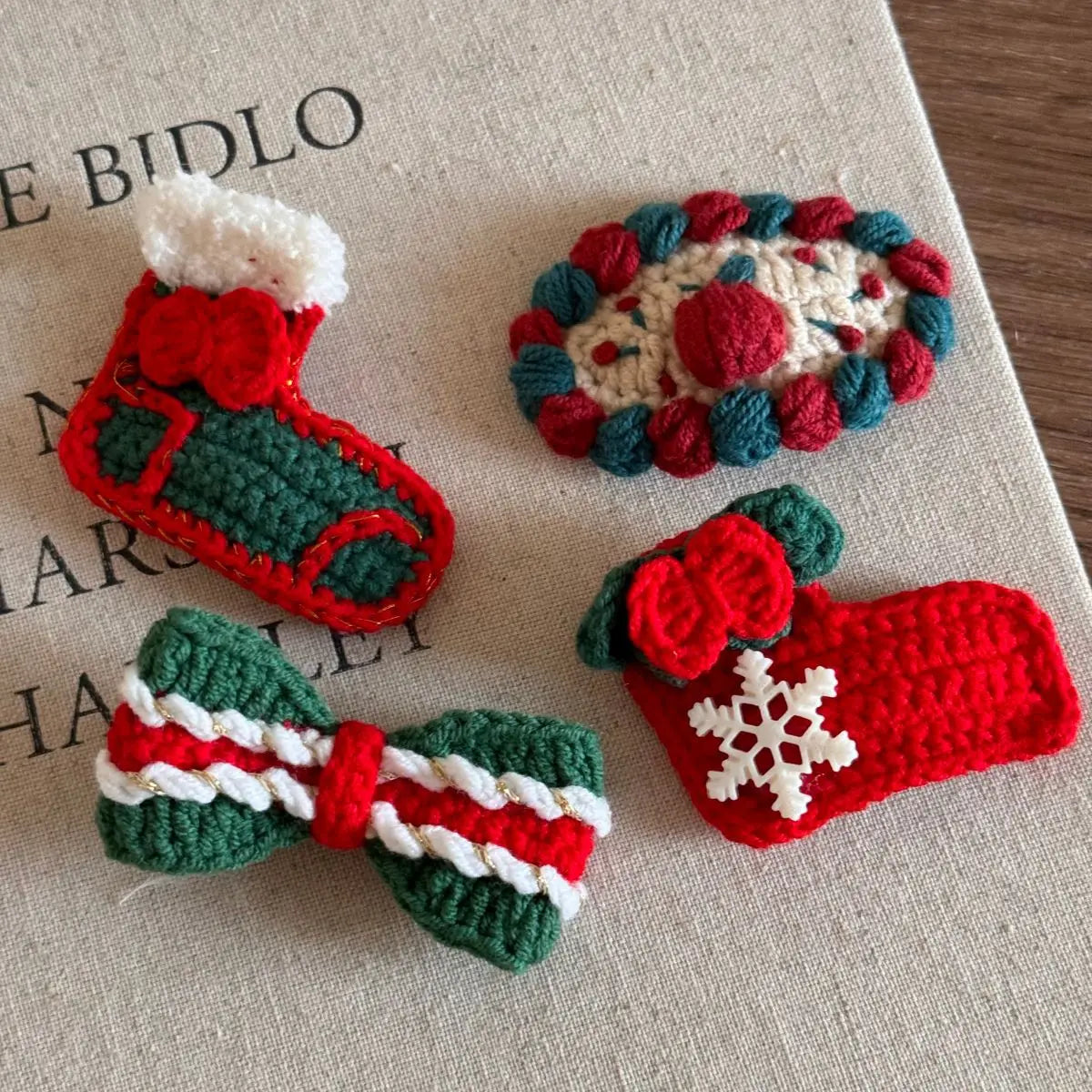 2025 Cute Crochet Hair Bow Christmas Hair Clips Knitted Hair Pins Santa Hairpins Duckbill Clip Barrettes Girls Hair Accessories