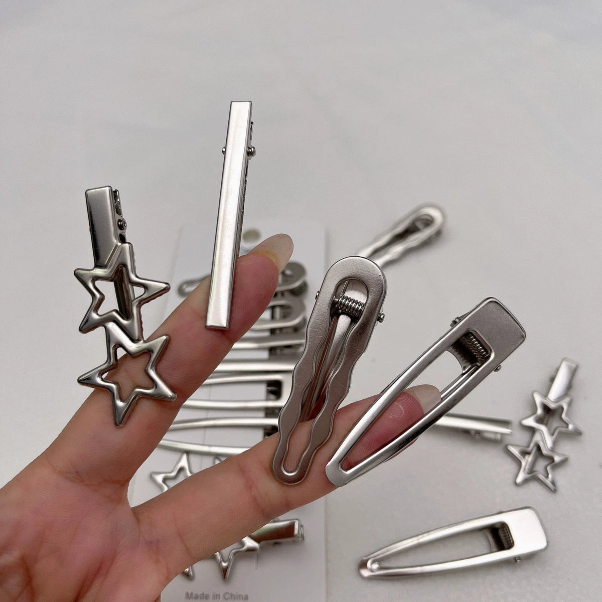 Women Metal Y2K Hair Clips Exquisite Duckbill Clip Girls Hairpins Side Bangs Barrettes Hairclip Girls Fashion Hair Accessories