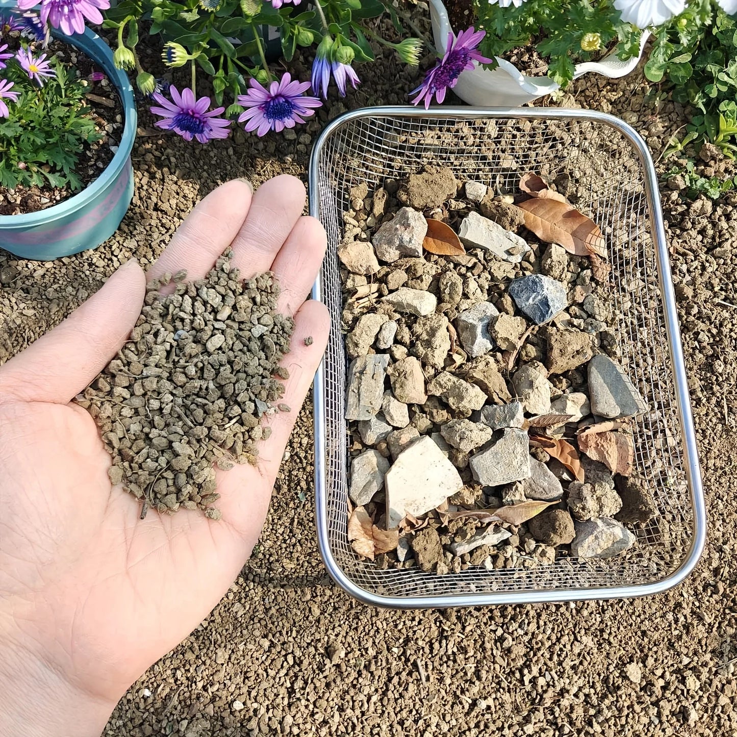 Stainless Steel Soil Sieve - Mesh Gardening Sieve for Rock Filtering, Composting and Sand, Durable and Anti-rust Hand Tools