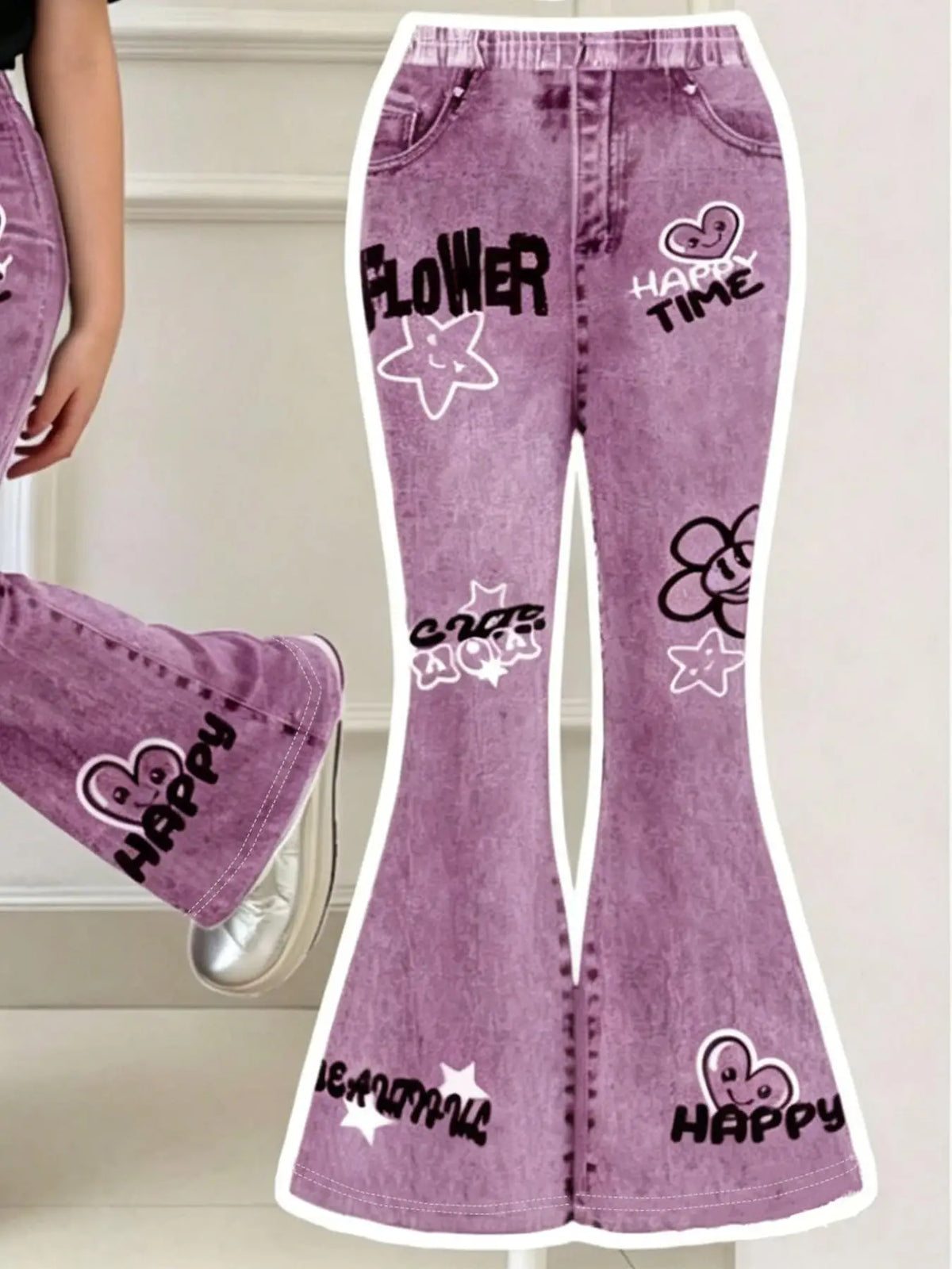 Girls' Summer Casual Outfit: Black Short-Sleeve Top with Smiley Face Print + Purple Flared Pants with English Print, Two-Piece Set Suitable for Ages 3 and Above, Versatile Clothing for Home and Outings