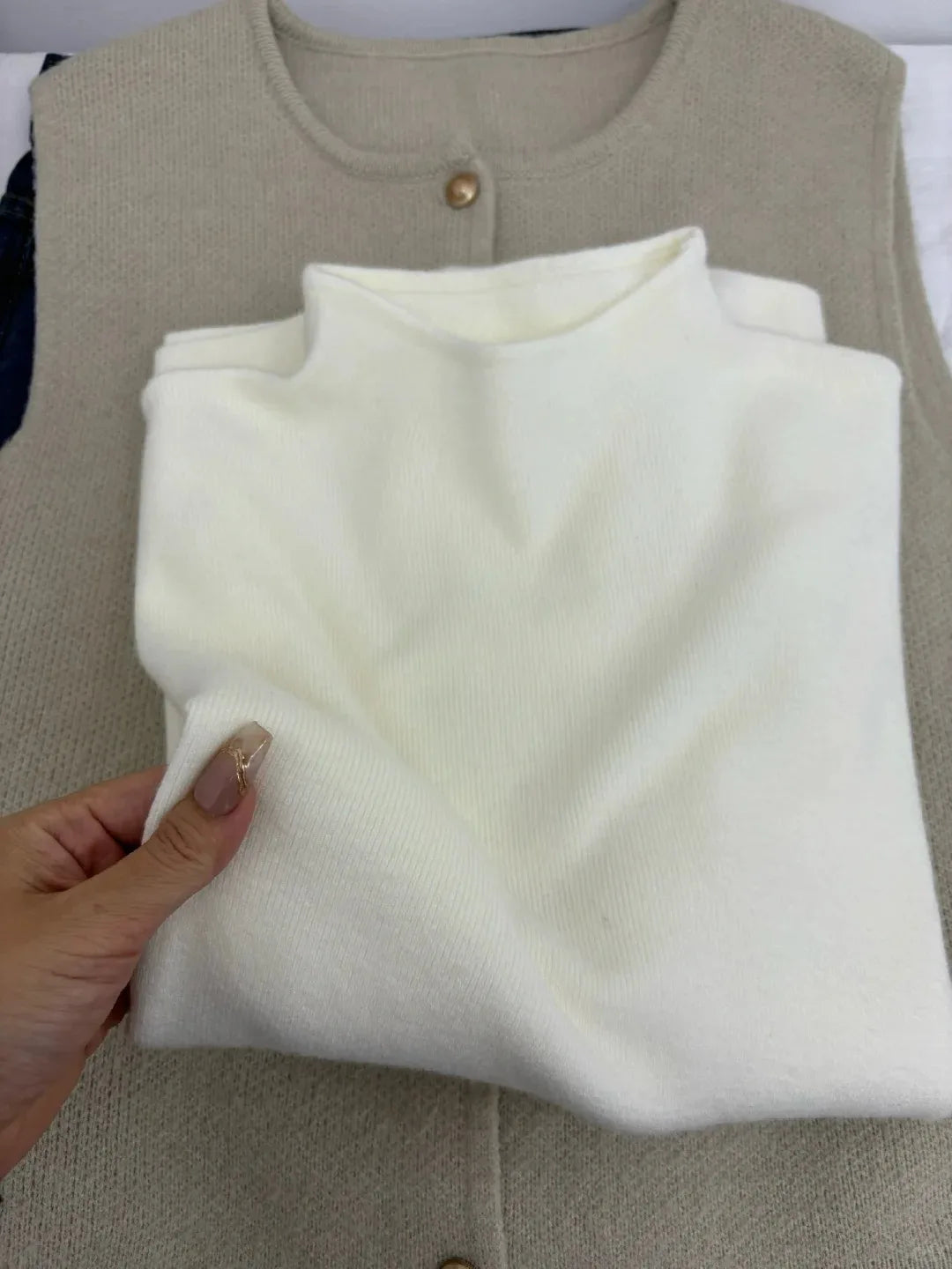 Women's vintage turtleneck sweater — view 17 of 20