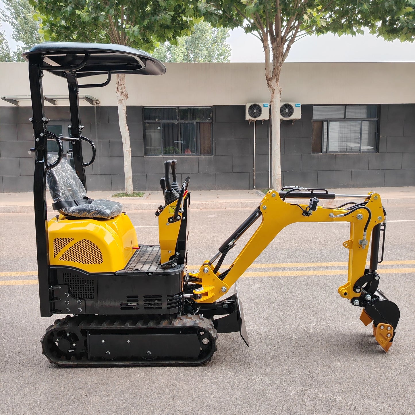 High quality mini excavator suitable for garden farm park construction site small trench digger 13.5 hp engine Customized