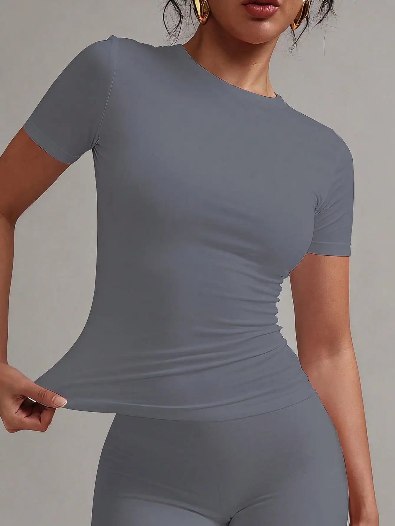 Women's Fitted Round-Neck T-Shirt — Solid Short-Sleeve Summer Tee