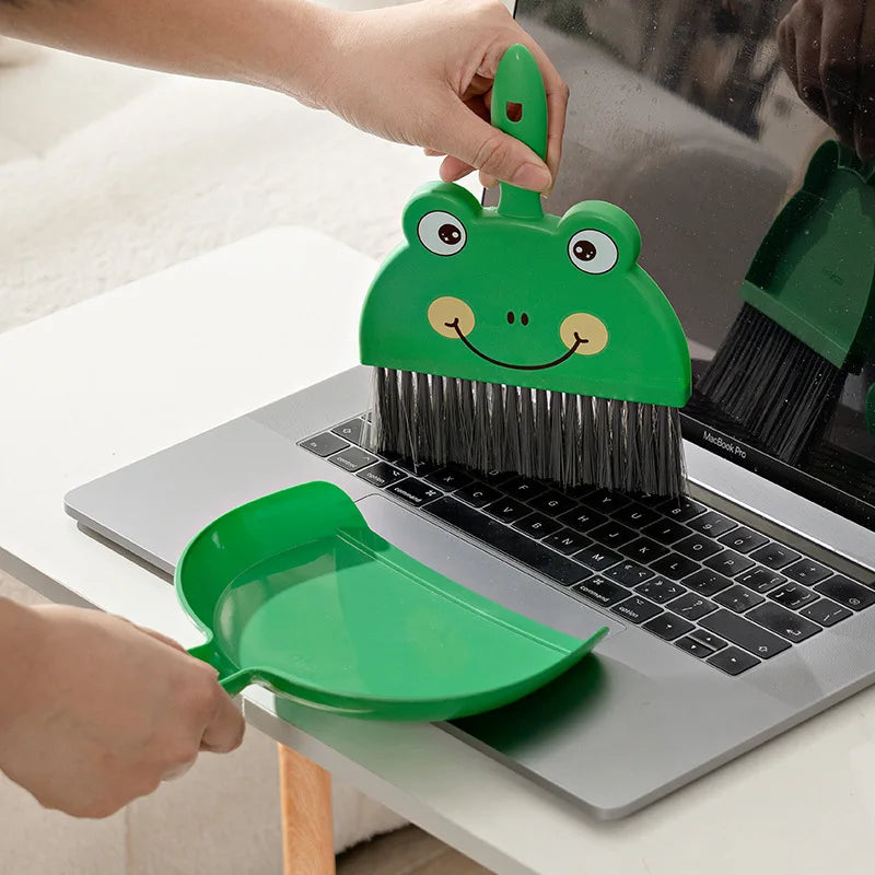 1-Pack Cartoon Desk Broom Set - Super Bowl Party Crumb Cleaner for Snack Mess & Chip Crumbs