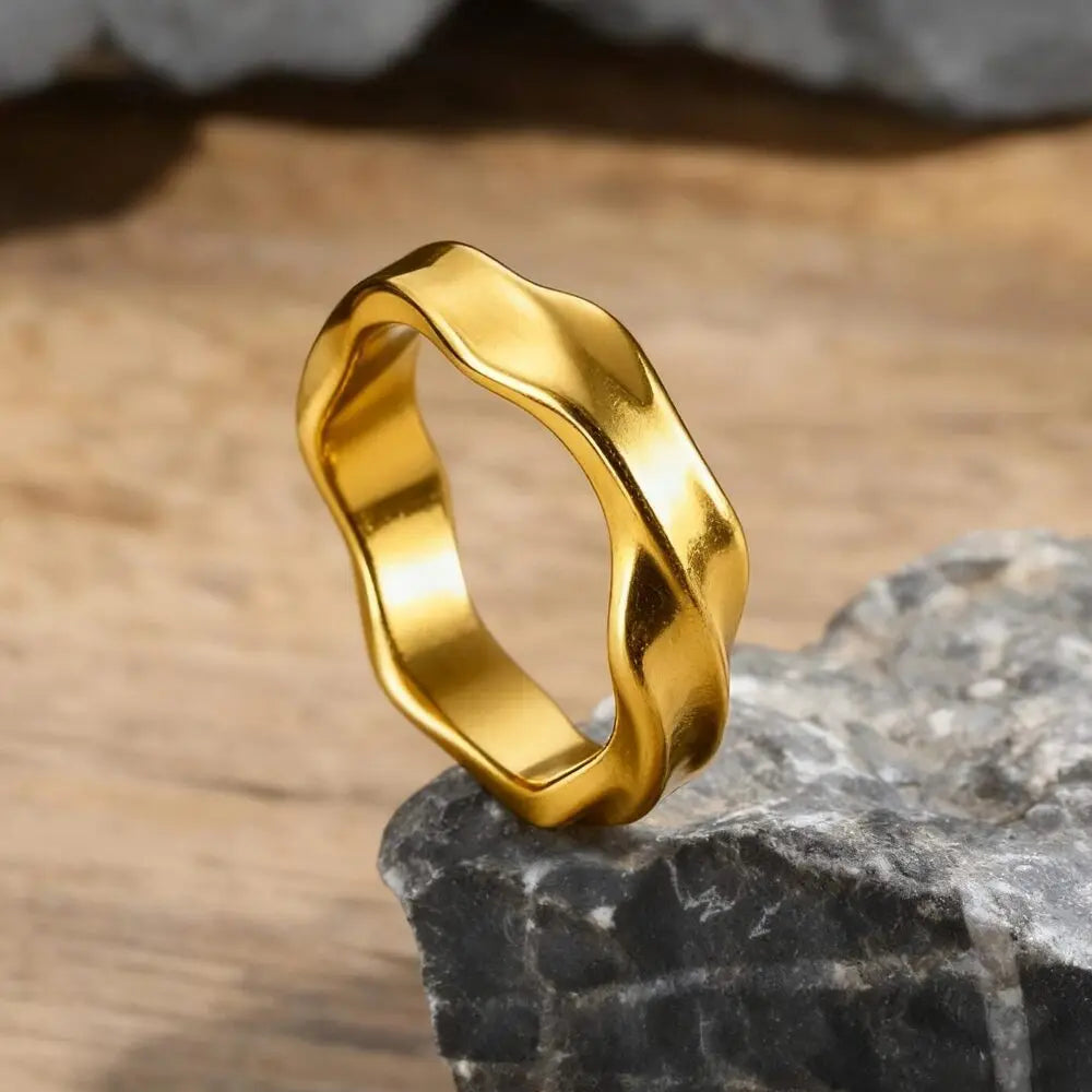 Mobius Twist Ring for Men — Oxidised Stainless Steel Band