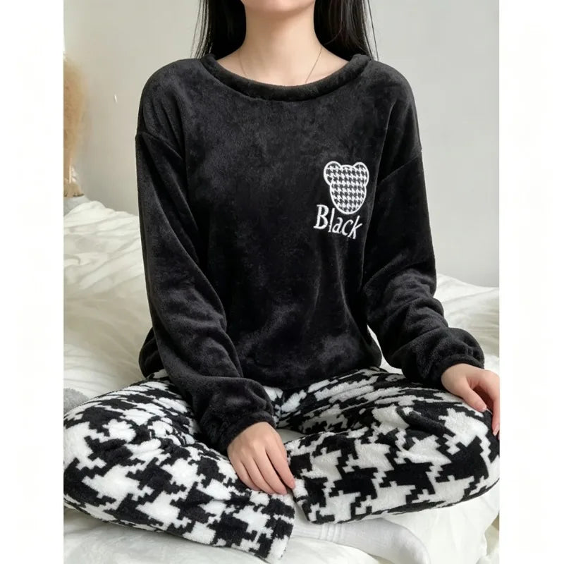 Women's Flannel Pajama Set - Printed Long Sleeve Round Neck PJs - photo 4