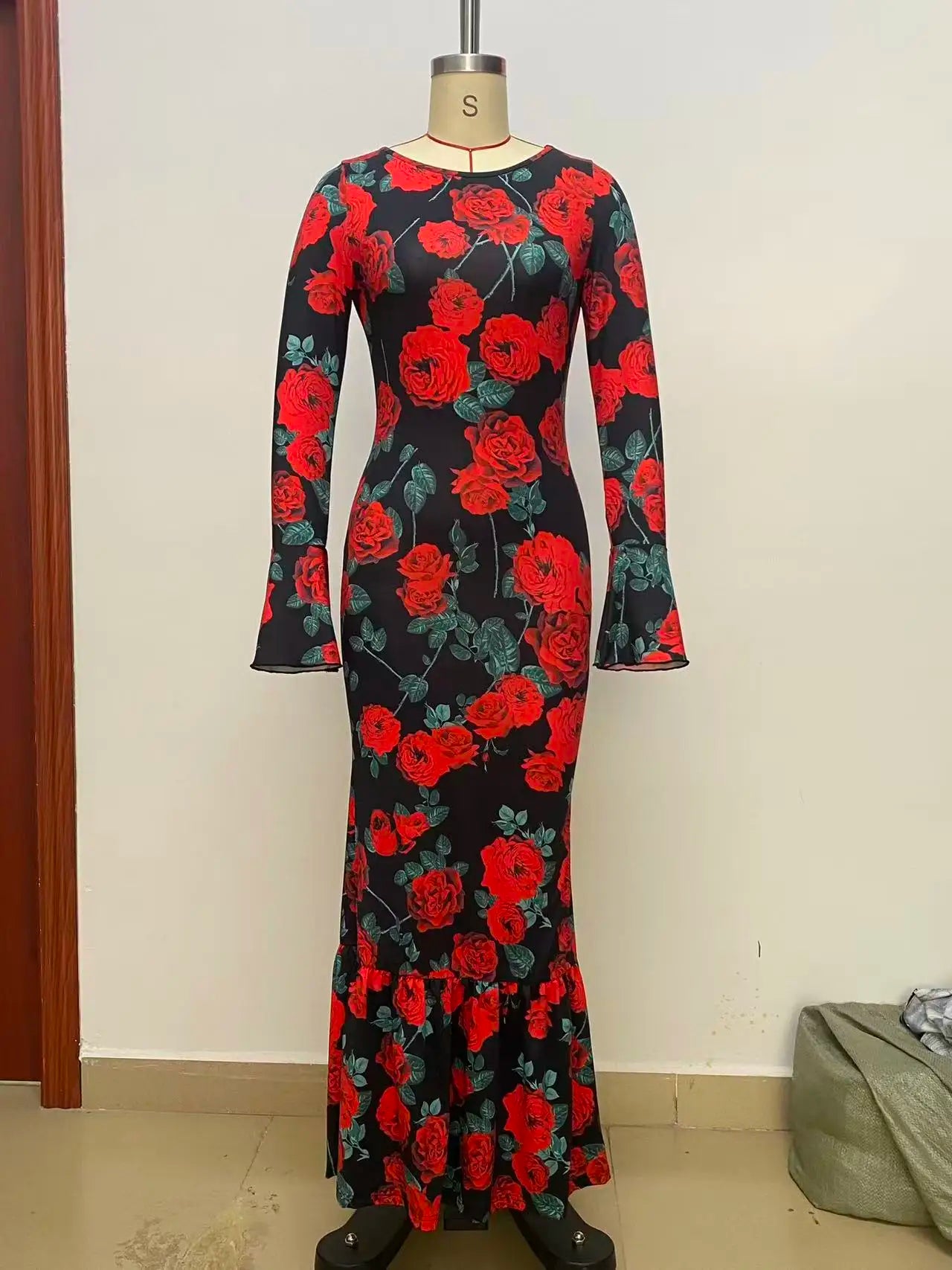 Elegant Rose Print Fishtail Maxi Dress – Long Sleeve