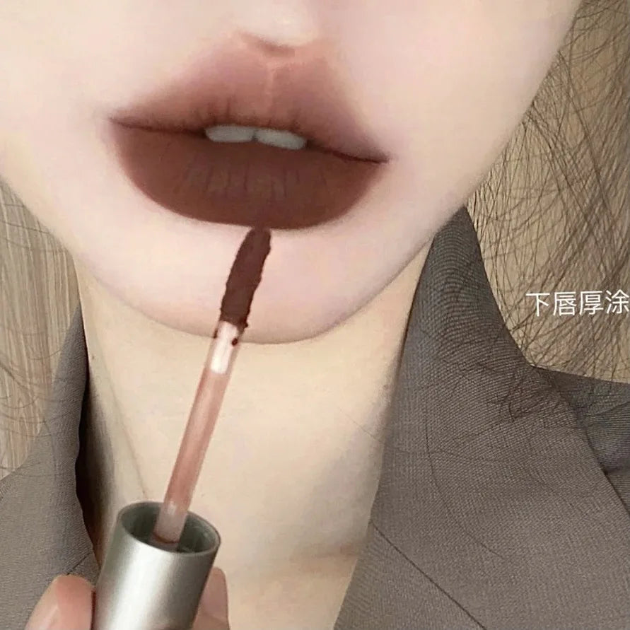 Tube Matte Lipstick, Waterproof and Sweatproof, Does Not Fade Or Remove Makeup, Can Be Used on Both Lips and Cheeks