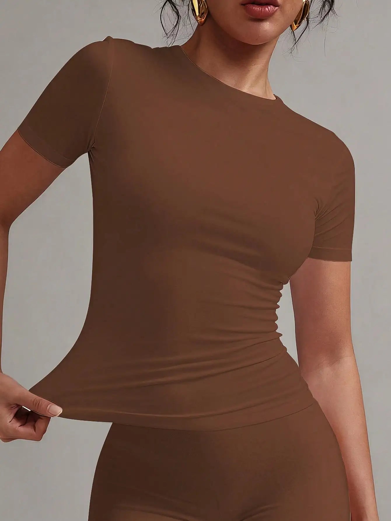 Women's Fitted Round-Neck T-Shirt — Solid Short-Sleeve Summer Tee