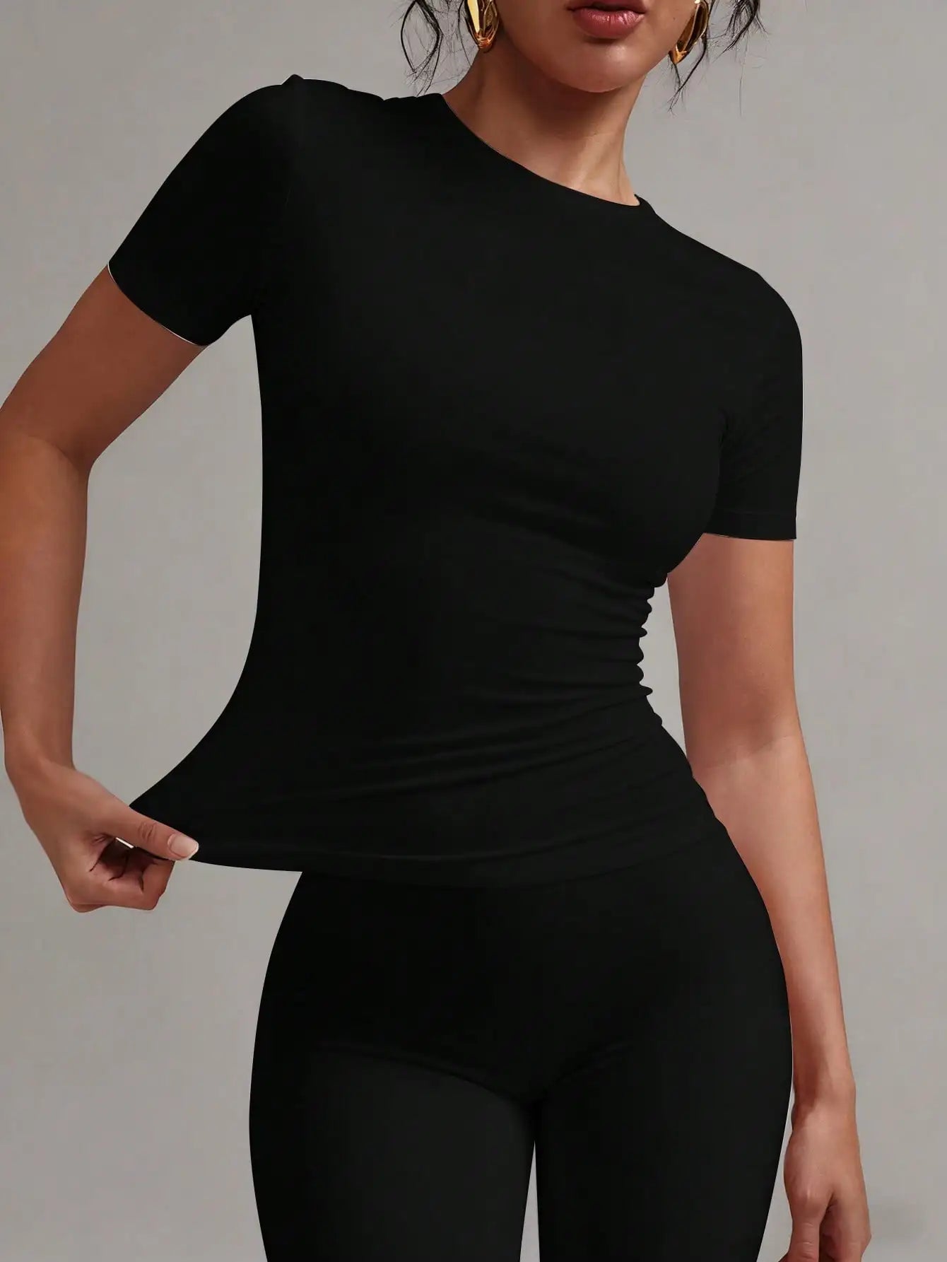 Women's Fitted Round-Neck T-Shirt — Solid Short-Sleeve Summer Tee