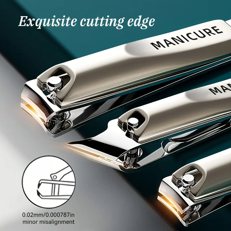 A Five-Piece Professional Manicure And Pedicure Set, Including Nail Clippers, an Ear Scoop, Comes with a Portable Storage Box