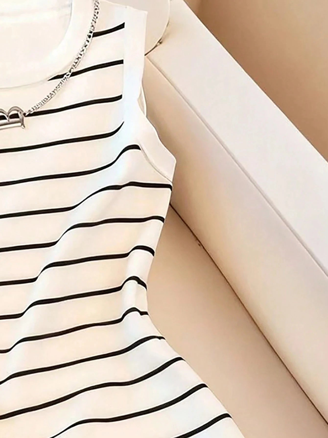 Women's Sleeveless Slim-Fit Striped Dress — Round-Neck Casual Summer Dress