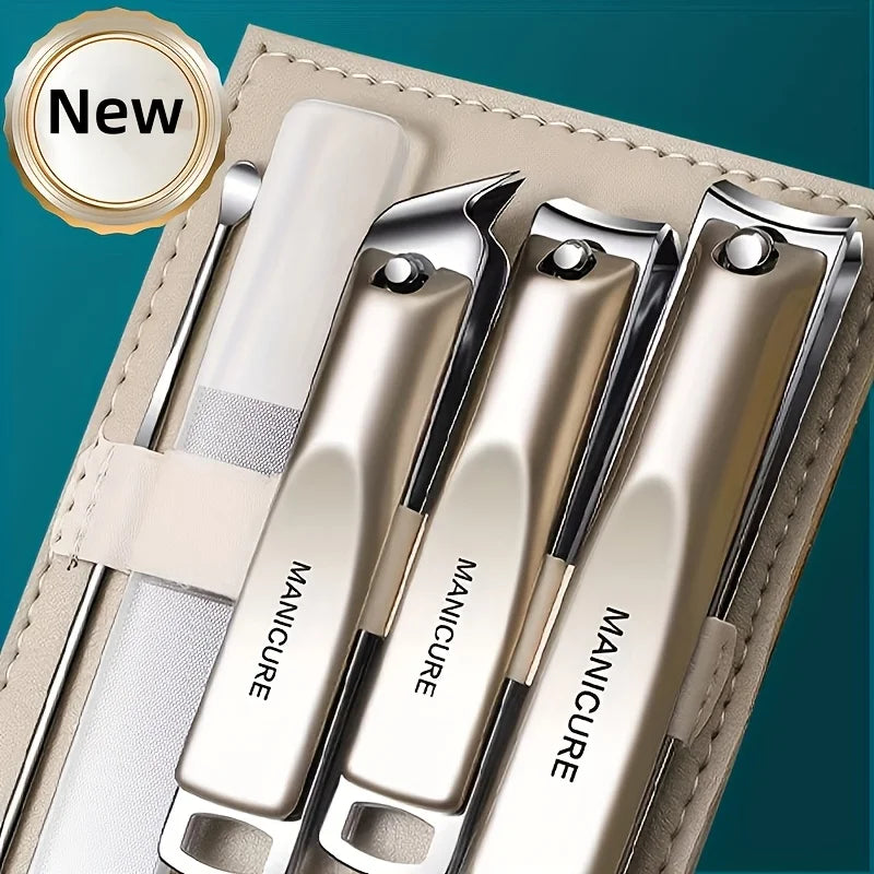 A Five-Piece Professional Manicure And Pedicure Set, Including Nail Clippers, an Ear Scoop, Comes with a Portable Storage Box