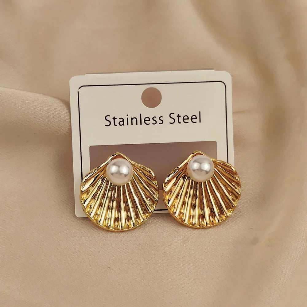Charming heavy metal fan-shaped pearl 18K women's earrings, waterproof and non-fading stainless steel, wife gift