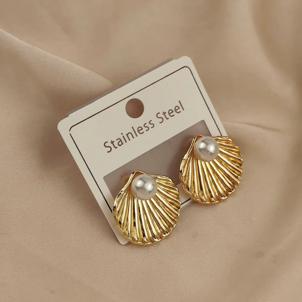 Charming heavy metal fan-shaped pearl 18K women's earrings, waterproof and non-fading stainless steel, wife gift