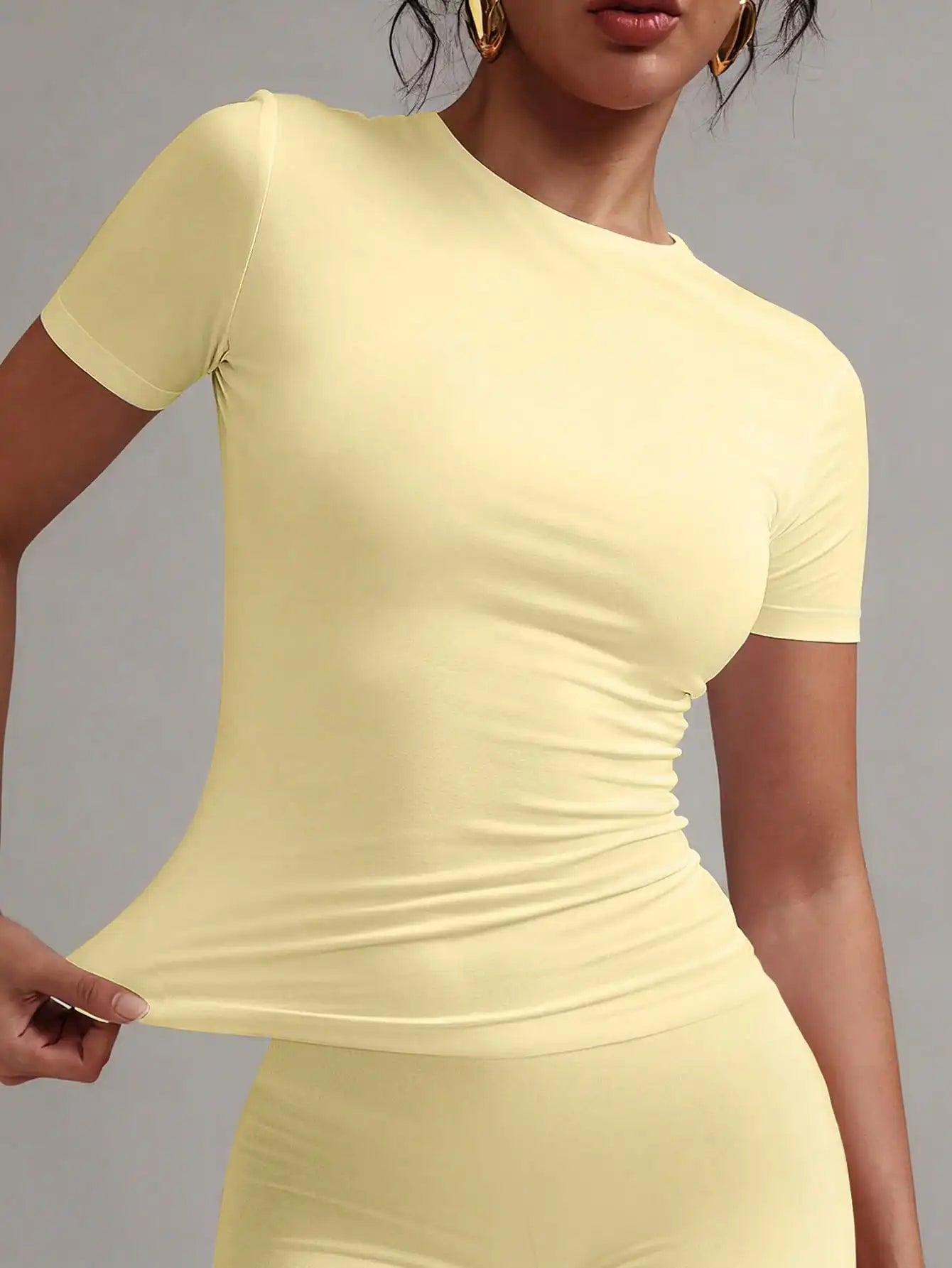 Women's Fitted Round-Neck T-Shirt — Solid Short-Sleeve Summer Tee