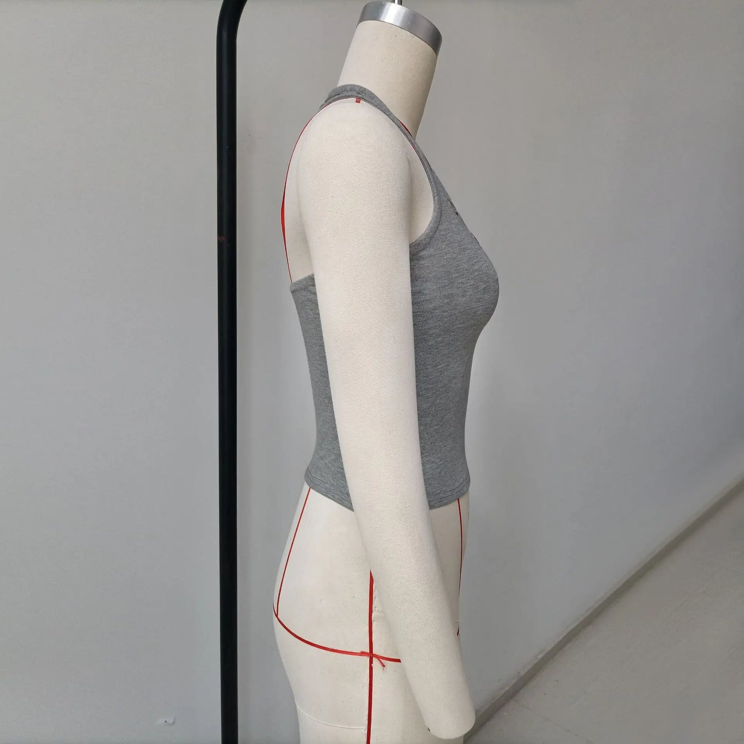 TARUXY Metal Hollow Halter Neck Vest Sexy Hot Girl Plunge Bodycon Solid Color Sleeveless Tanks Casual Club Party Camis Top Y2K
