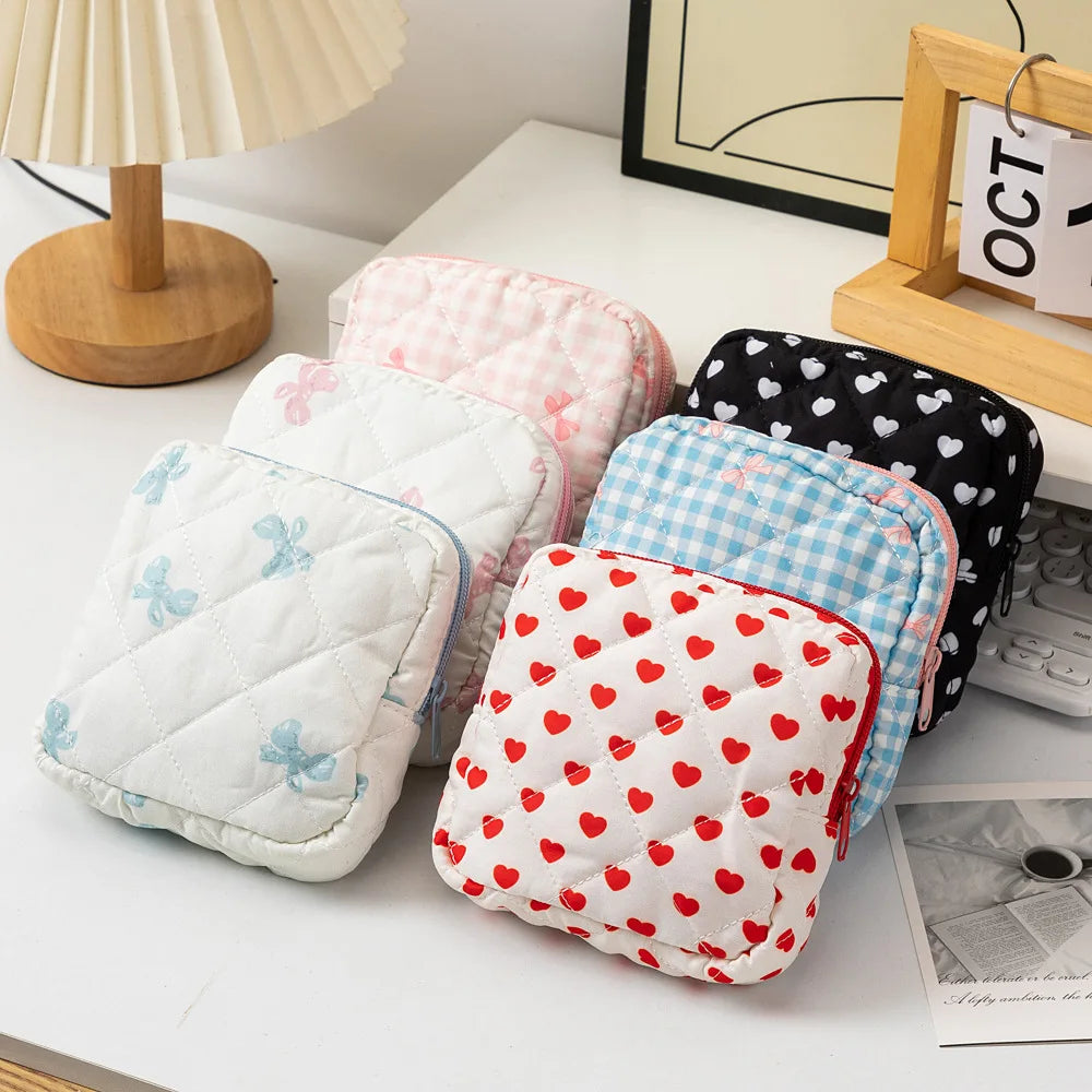 Heart Print Sanitary Napkins Storage Bag Feminine Period Pouch Portable Tampon Organizer Bag Mini Makeup Lipstick Storage Pouch