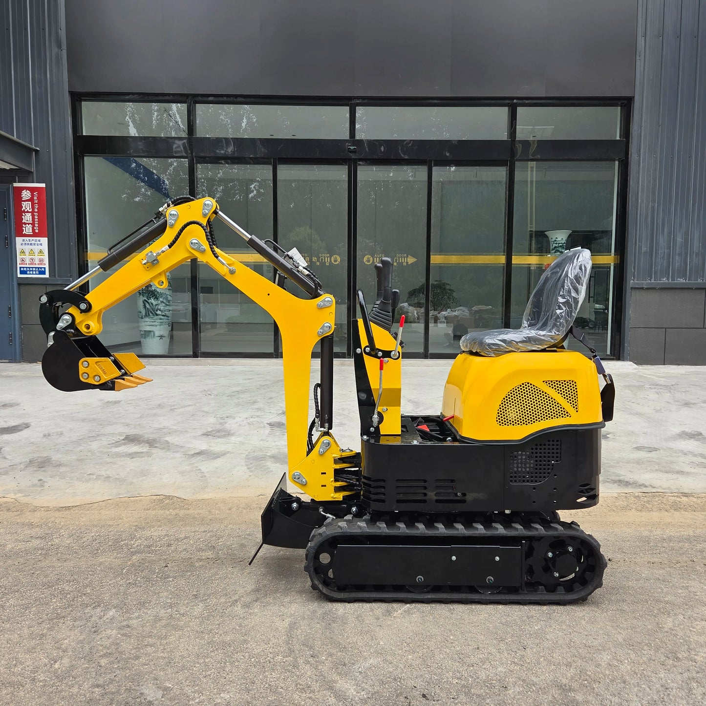 High quality mini excavator suitable for garden farm park construction site small trench digger 13.5 hp engine Customized